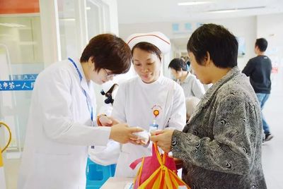 市一医院开展糖尿病营养健康咨询服务 普及知识送好礼